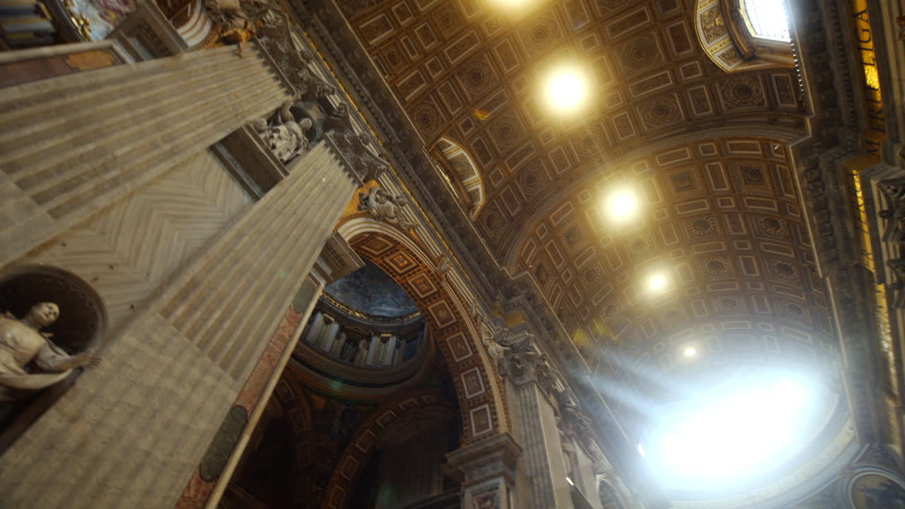 바티칸 천장에 있는 성 베드로 대성당
