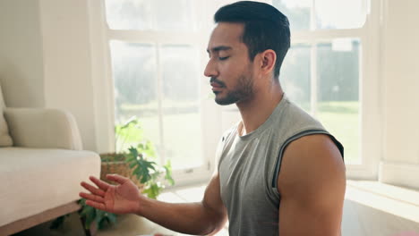 Meditación,-Rezar-Las-Manos-Con-El-Hombre-Y-Yoga-En-Casa