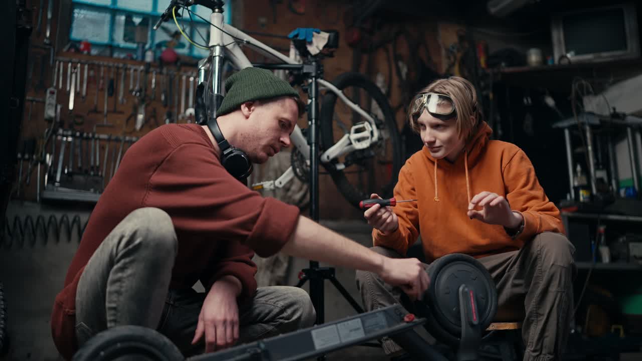 스쿠터 수리 의 예술 과 과학: 취미 및 애호가 들 을 위한 전문가 의 지침 과 실무 교육