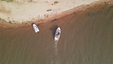 Aerial-view-of-a-boat-approaching-an-island