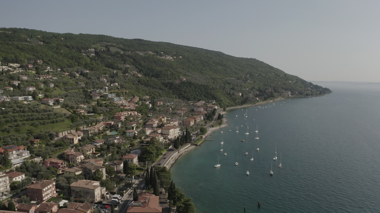 Filmato drone di paesi costieri italiani - mare