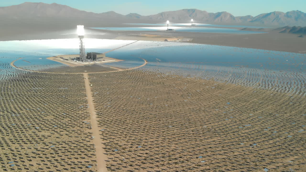 사막에서 태양 전기 발전기의 공중