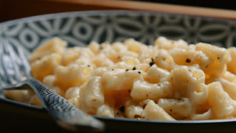 plated macaroni cheese with pepper