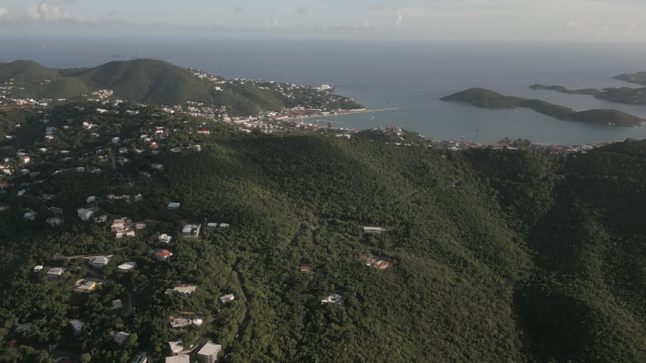 stomas jungle mtn flyover revela el muelle de cruceros de long bay y city