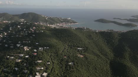 El-Paso-Elevado-De-St-Thomas-Jungle-Mtn-Revela-Long-Bay-Y-El-Muelle-De-Cruceros-De-La-Ciudad