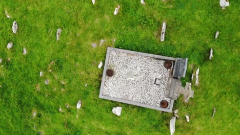 Una-Toma-Aérea-De-Un-Antiguo-Cementerio