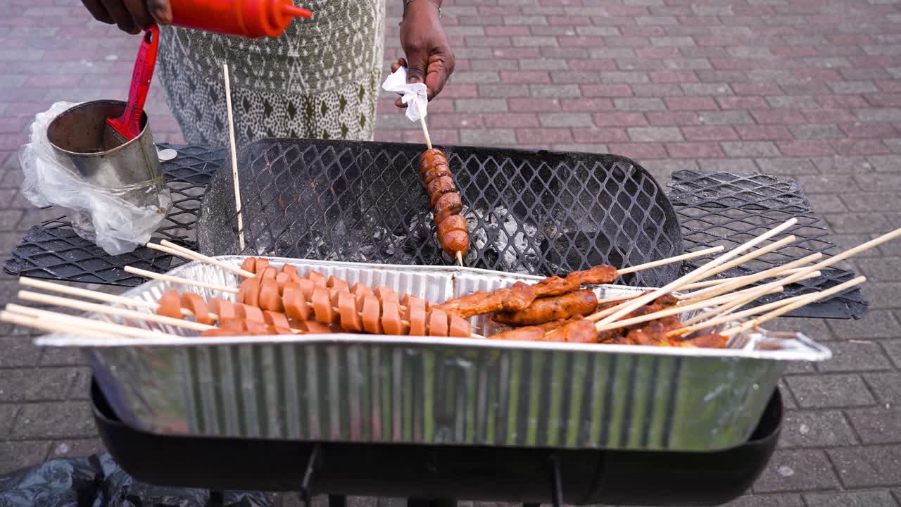 comida callejera en panama: delicias deliciosas asadas en la parrilla