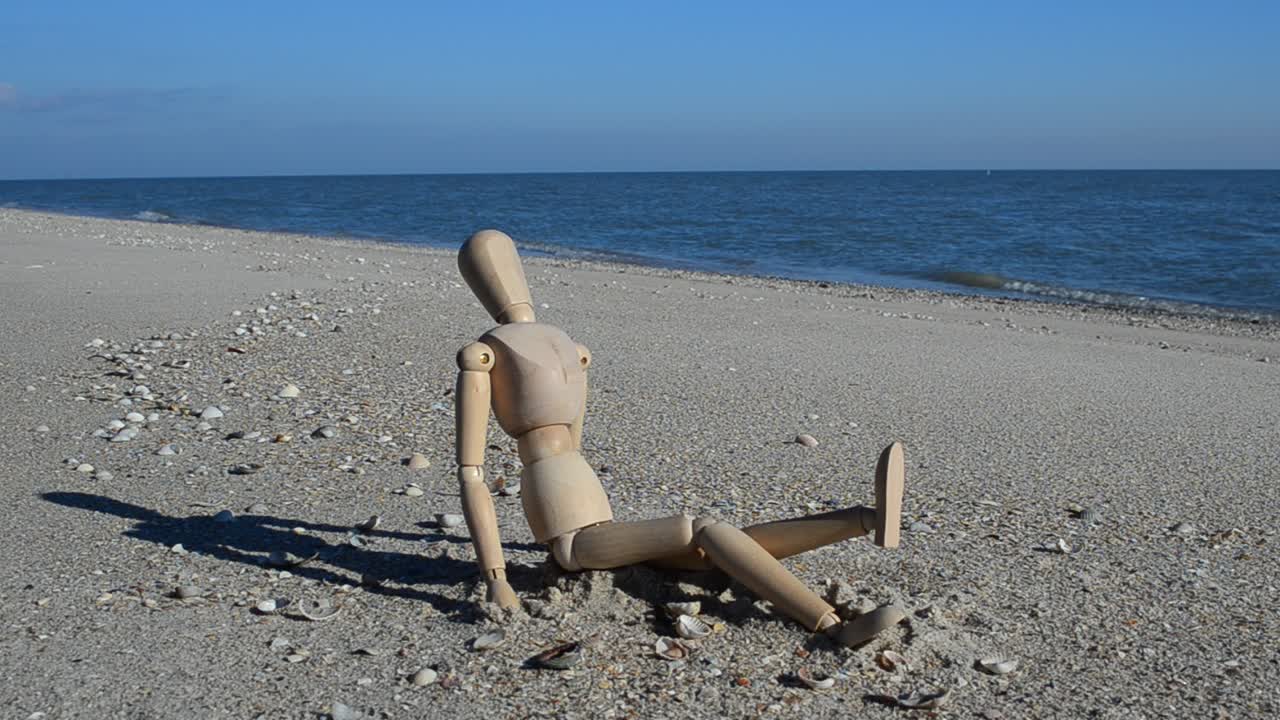 Wooden dummy on the beach. Shooting on the beach