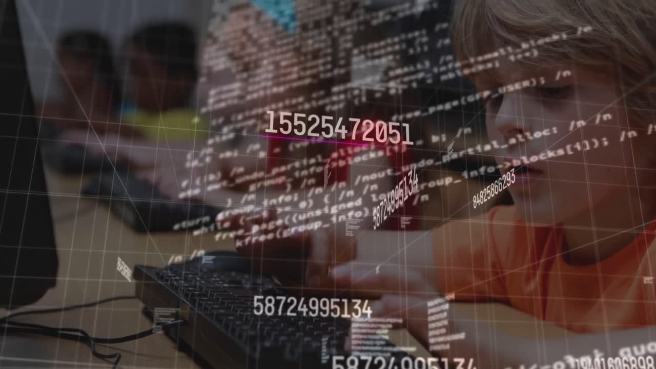 composición digital de procesamiento de datos y números cambiantes múltiples contra el niño escribiendo en el teclado