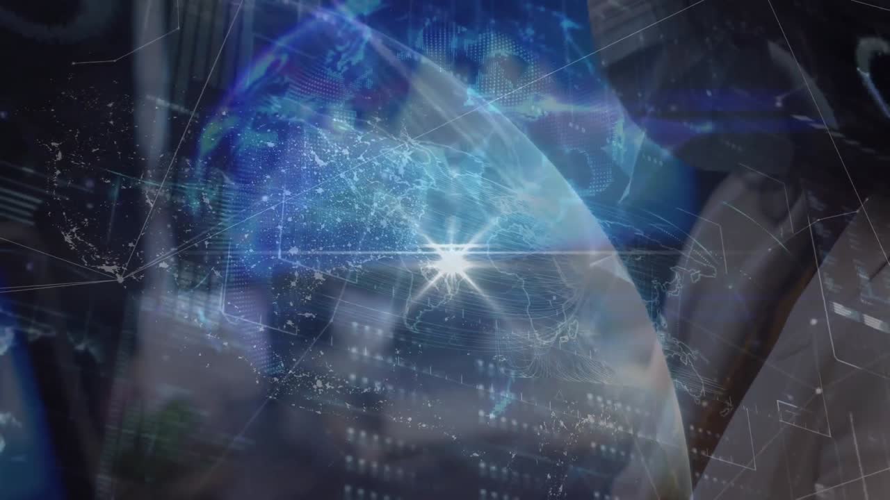 데이터 프로세싱의 애니메이션과 전 세계에 대한 아프리카계 미국인 사업가 여성은 사무실에서 얼굴 마스크를 착용합니다.