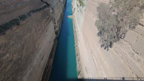 Canal-Panorámico-De-Corinto-En-Grecia---Disparo-Aéreo-De-Drones