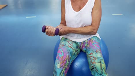 Mujer-Haciendo-Ejercicio-Con-Una-Pierna-Protésica