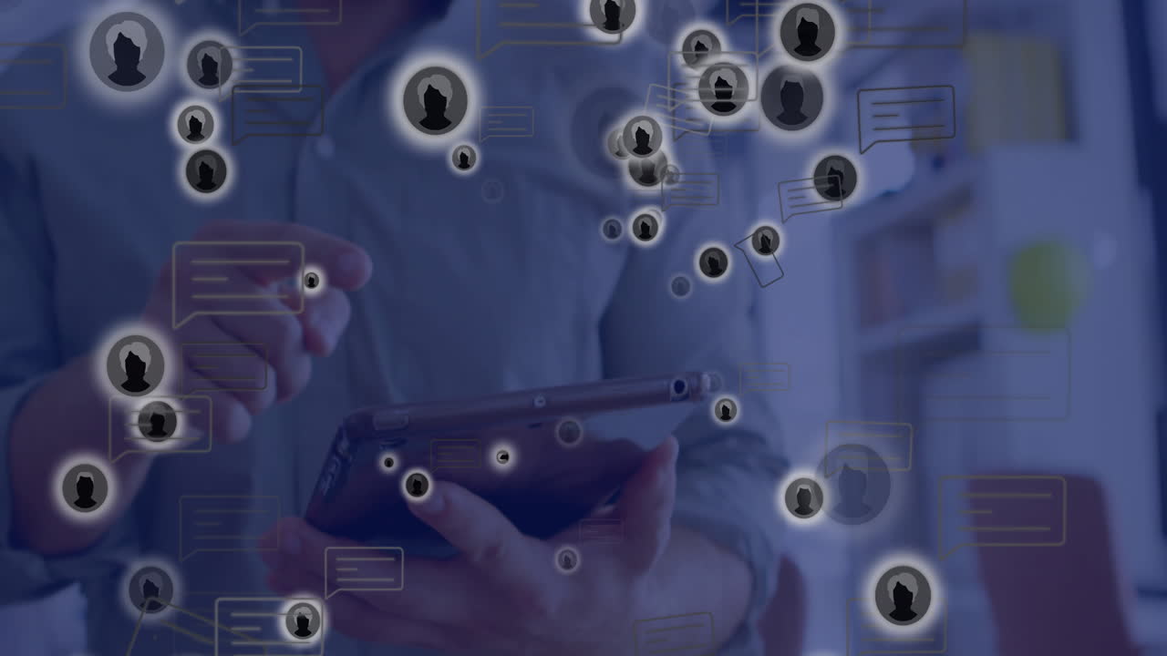 태블릿을 사용하는 백인 남성 위의 아이콘과 연결 네트워크의 애니메이션