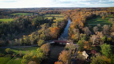 el valle del río de otoño deja dron