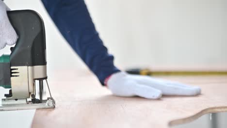 the carpenter used a woodworking saw to cut plywood.