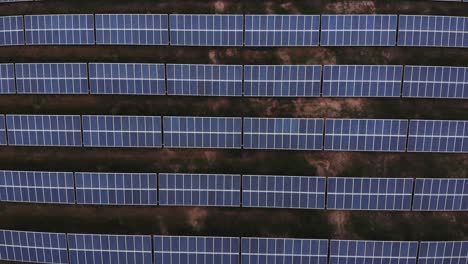 Toma-Aérea-De-Paneles-Solares-Desde-Arriba,-Chile-4k