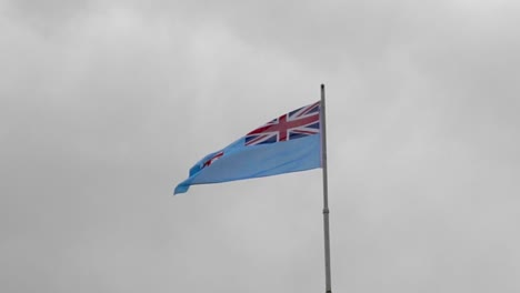 Die-Nationalflagge-Der-Republik-Fidschi-Weht-über-Dem-Parlamentsgebäude