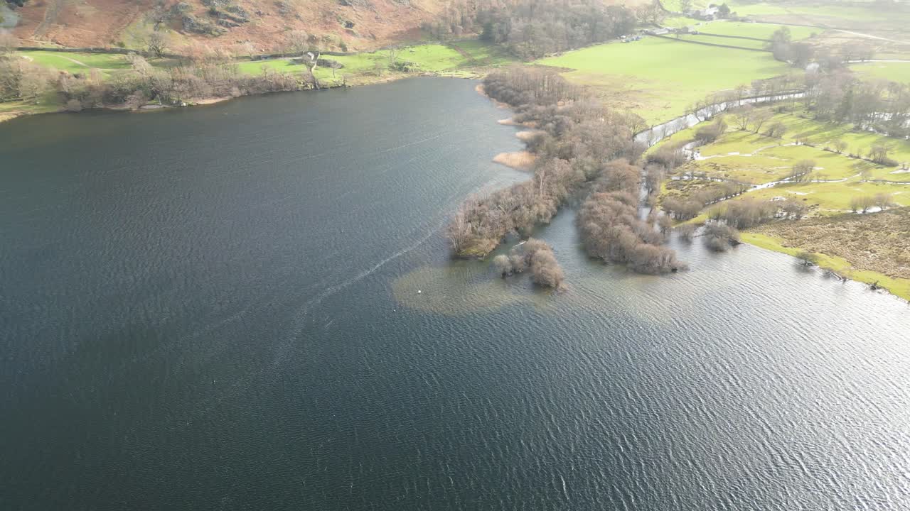 영국 레이크 디스트릭트 (lake district) 에 있는 울스워터 호수 (lake of ullswater) 의 풍경