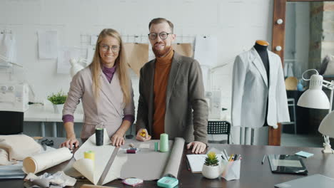 diseñadores de moda en el trabajo