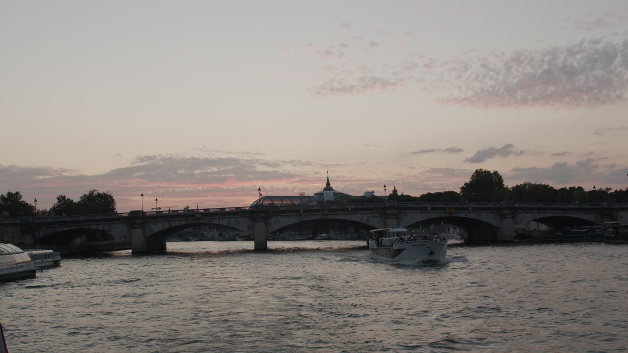 파리 - 세느 강에서 만든 이미지 - bridge-2