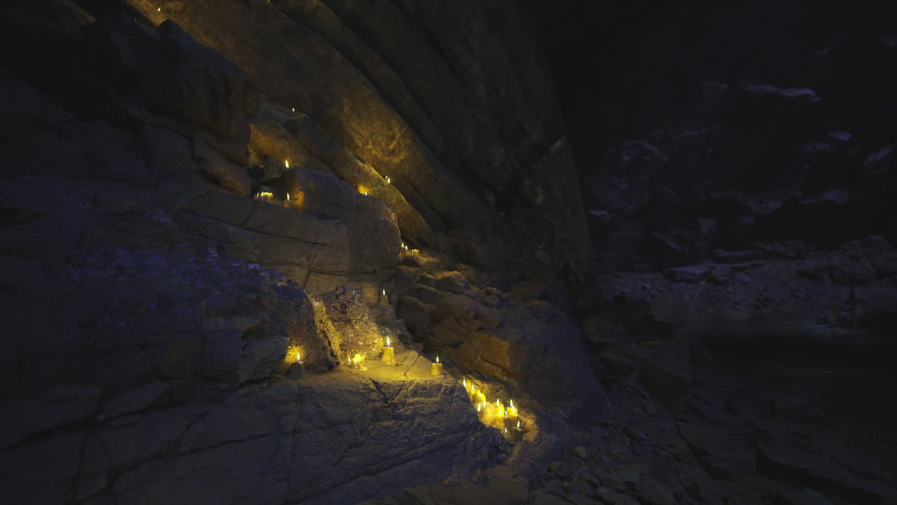 Canyon remoto con pozze luminose ed echi di pellegrinaggi storici