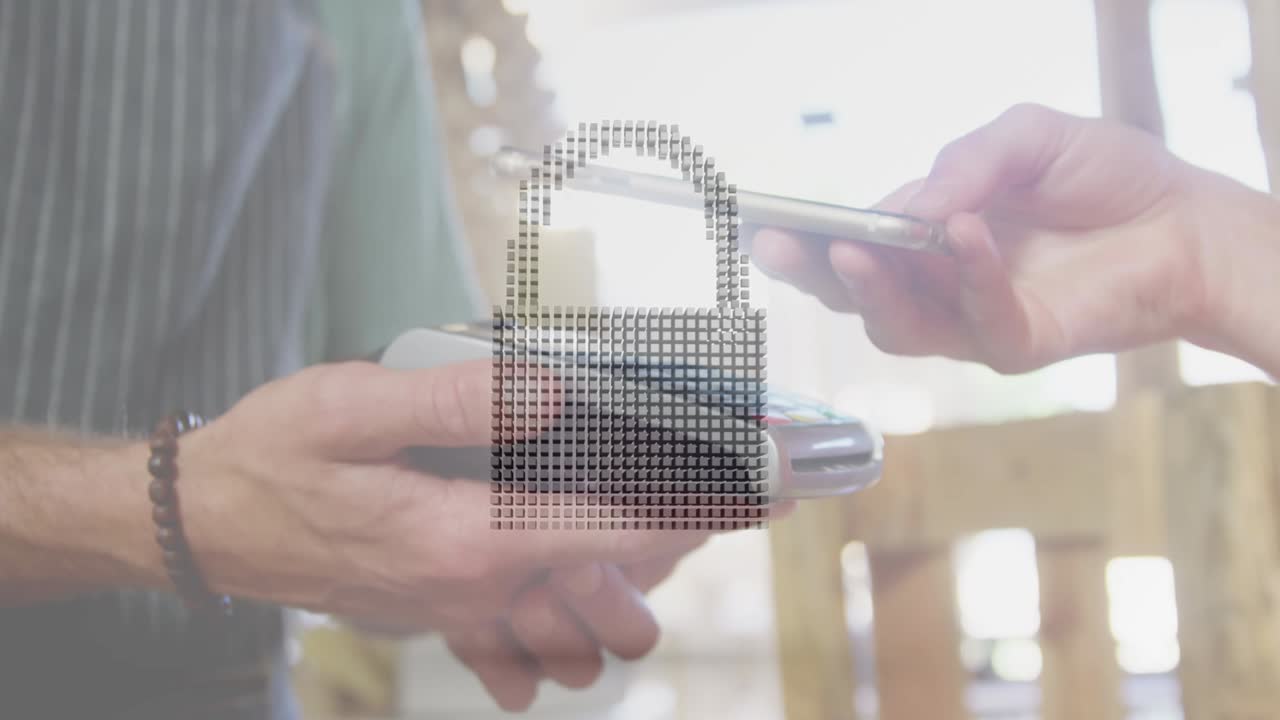 animación del candado de seguridad de la red sobre las personas que utilizan el terminal de pago