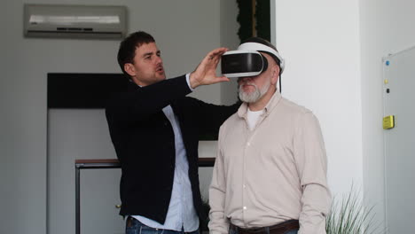 Senior-man-using-virtual-glasses