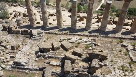 Temple-Of-Juno---Historic-Columns-Of-The-Temple-Of-Hera-Lacinia-In-The-Valley-Of-The-Temples-In-Agrigento,-Sicily,-Italy