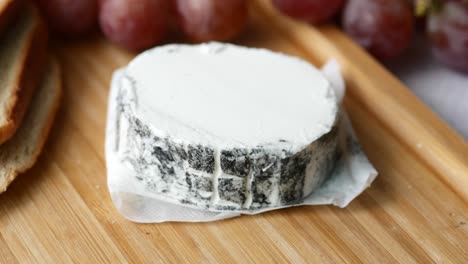 Fresh-goat-cheese-and-grape-fruit-on-wooden-background