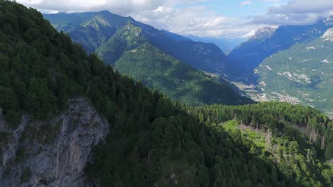 This captivating drone video showcases the dramatic landscapes of the Dolomites, revealing hidden trails, crystal-clear lakes, and vibrant alpine meadows that define this UNESCO World Heritage site.