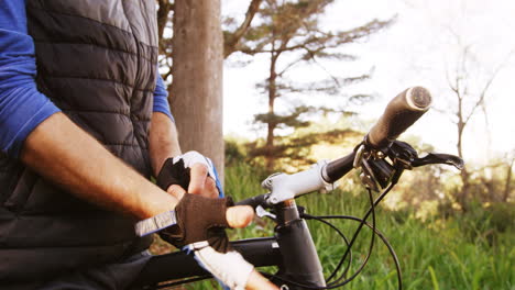 Male-mountain-biker-wearing-glove