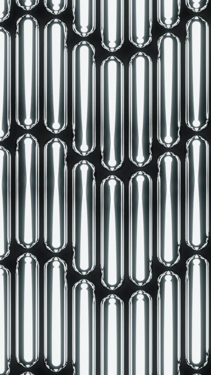 File di fiale di vetro in un motivo ripetuto su una rastrelliera da laboratorio sterile. Riflessi monocromatici e metallici.