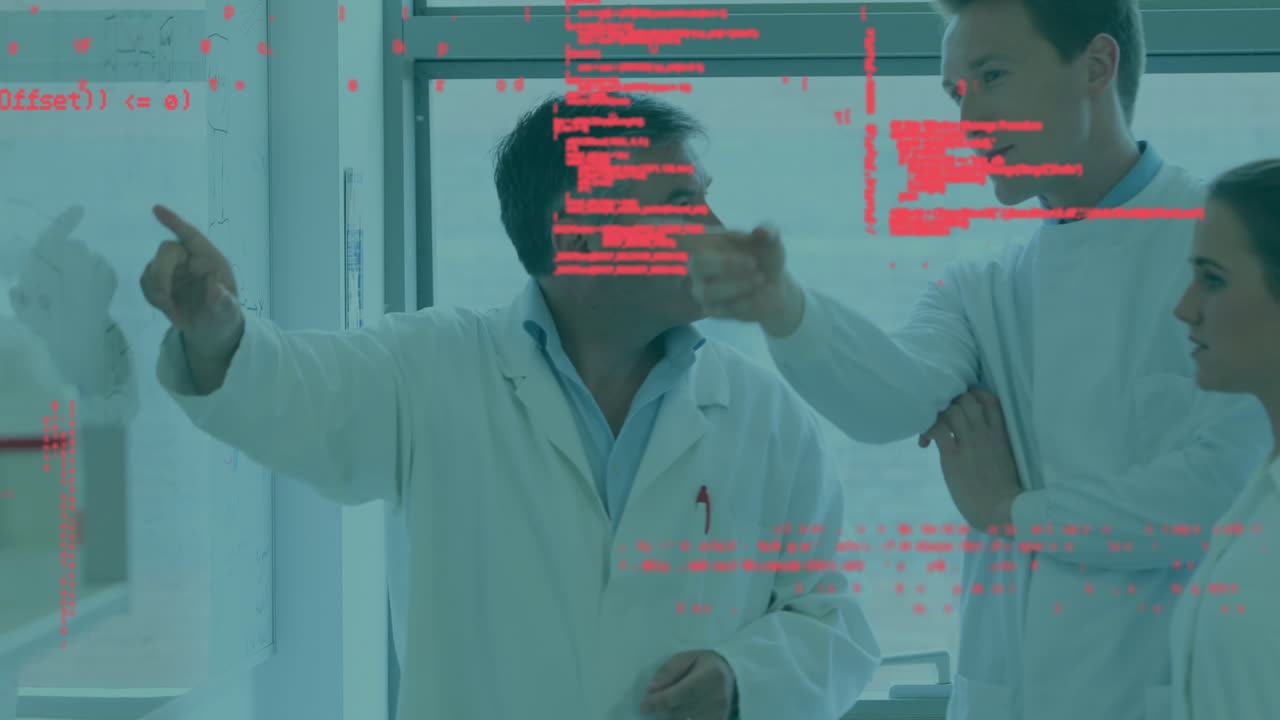 diversos científicos discuten el procesamiento de datos en la animación de laboratorio para la investigación médica.