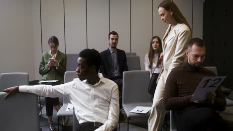 people in an auction session