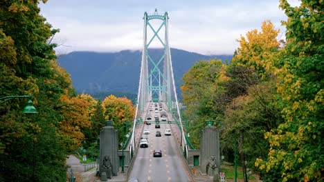 vancouver, bc canada, puente lions gate, conocido como el primer puente estrecho, es un puente colgante que cruza el primer estrecho de burrard inlet y conecta la ciudad de vancouver, colombia británica