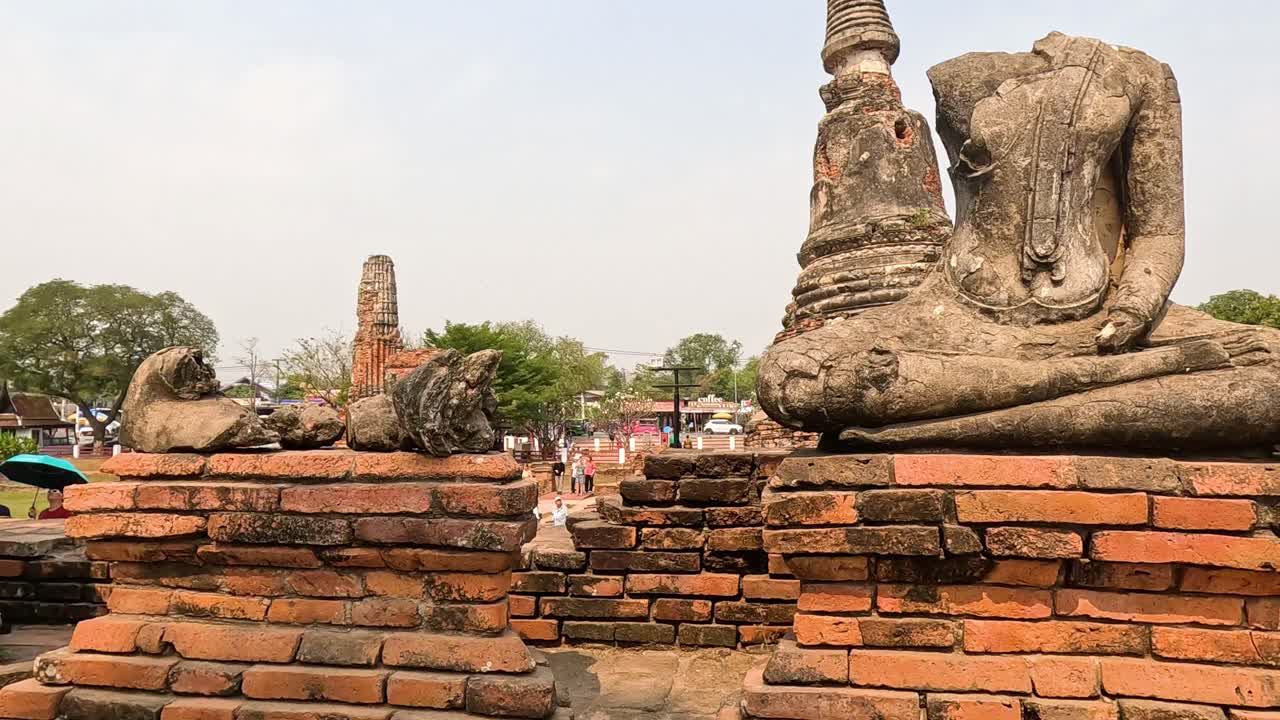 estatuas de buda en ruinas en ayutthaya, tailandia
