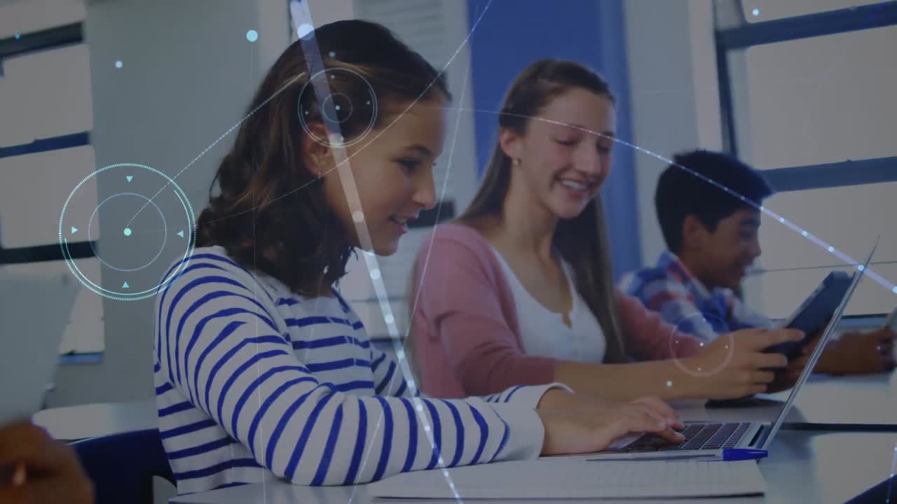 animación de la red de conexiones sobre niñas caucásicas felices que usan portátiles en la escuela