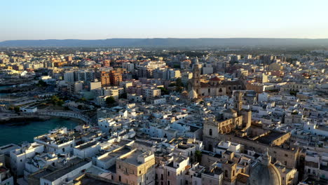 Drone-footage-of-Puglia,-Italy-during-golden-hour