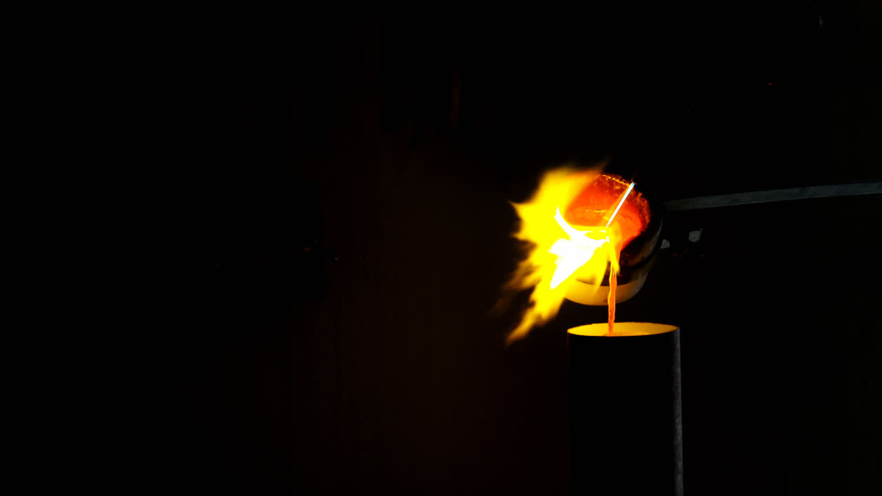 아세 ⁇ 렌  ⁇ 불이 뜨거운 금속을 녹이는 4k