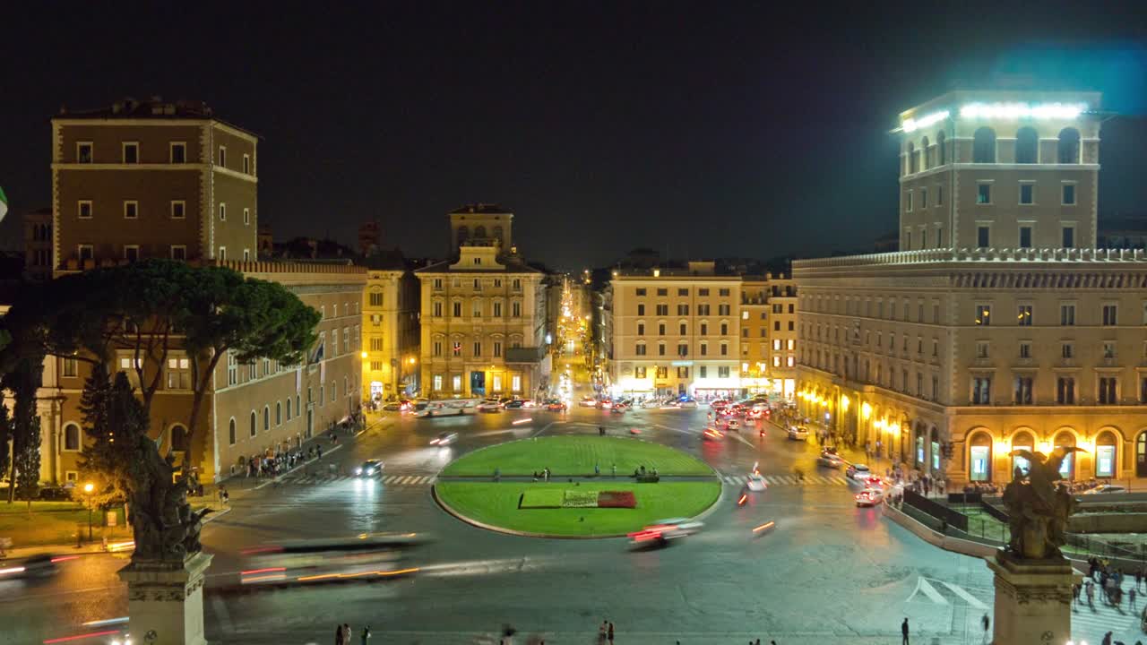 Italia nattbelysning Roma byplass Piazza Venezia rundkjøring panorama 4k tidsforløp