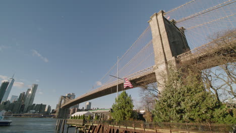 Die-Brooklyn-Bridge-New-York-City-Zur-Goldenen-Stunde