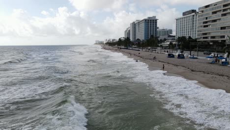 vista aérea das ondas do mar em fort lauderdale beach florida