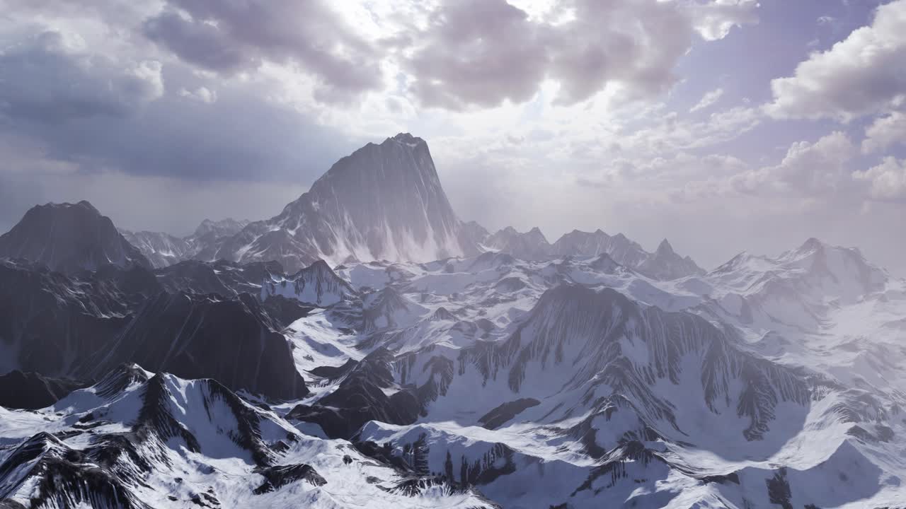 구름이 가득한 하늘 아래 눈 인 산맥