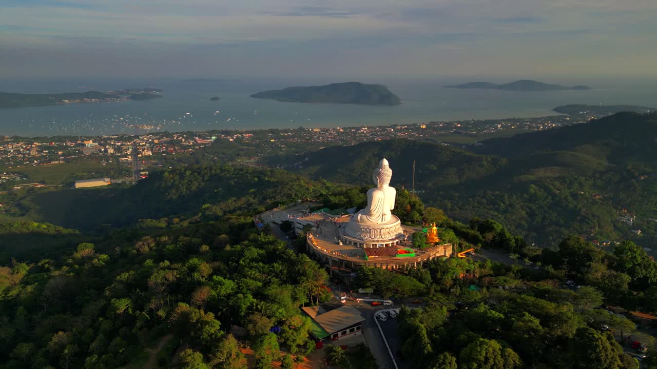 la estatua de buda más grande de tailandia