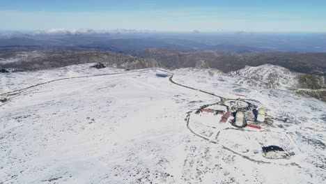 Pico-De-Montaña,-Serra-Da-Estrela,-Portugal.-Vista-Aérea