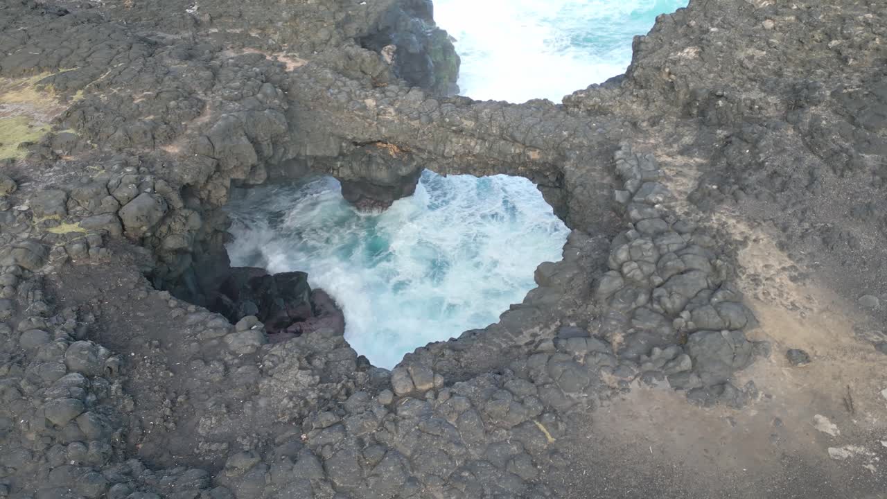 Mauritius - Le Bouchon - slow left orbit view on Pont Naturel