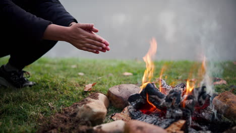 Bonfire,-wood-and-camping-with-warm-hands