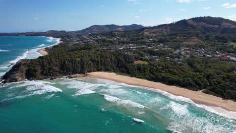 Paisaje-Tranquilo-De-La-Playa-Con-Agua-Turquesa-En-Sapphire-Beach-En-Nsw,-Australia---Toma-Aérea