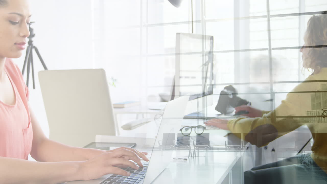 animación de diversas personas de negocios en la oficina sobre las personas que caminan y el paisaje urbano