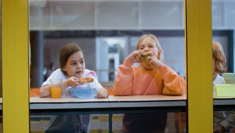 pupils eating.